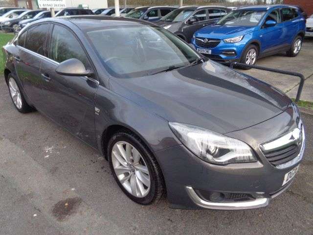 A 2016 VAUXHALL INSIGNIA 1.6 CDTi SRi Nav Hatchback 5dr Diesel Manual Euro 6 (s/s) (136 ps) 10 SERVI A 2016 VAUXHALL INSIGNIA 1.6 CDTi SRi Nav Hatchback 5dr Diesel Manual Euro 6 (s/s) (136 ps) 10 SERVI