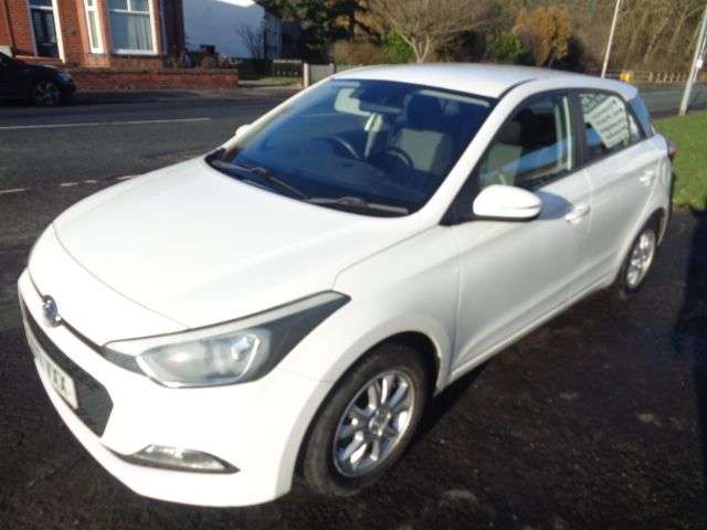 A 2017 HYUNDAI I20 1.2 SE Hatchback 5dr Petrol Manual Euro 6 (84 ps) 5 SERVICE STAMPS 12 MONTH A 2017 HYUNDAI I20 1.2 SE Hatchback 5dr Petrol Manual Euro 6 (84 ps) 5 SERVICE STAMPS 12 MONTH