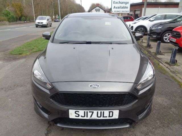 A 2017 FORD FOCUS 1.0T EcoBoost ST-Line Hatchback 5dr Petrol Manual Euro 6 (s/s) (125 ps) A 2017 FORD FOCUS 1.0T EcoBoost ST-Line Hatchback 5dr Petrol Manual Euro 6 (s/s) (125 ps)