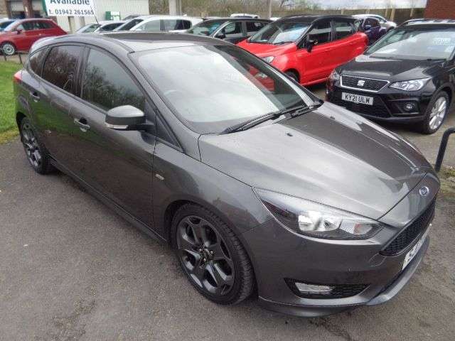 A 2017 FORD FOCUS 1.0T EcoBoost ST-Line Hatchback 5dr Petrol Manual Euro 6 (s/s) (125 ps) A 2017 FORD FOCUS 1.0T EcoBoost ST-Line Hatchback 5dr Petrol Manual Euro 6 (s/s) (125 ps)