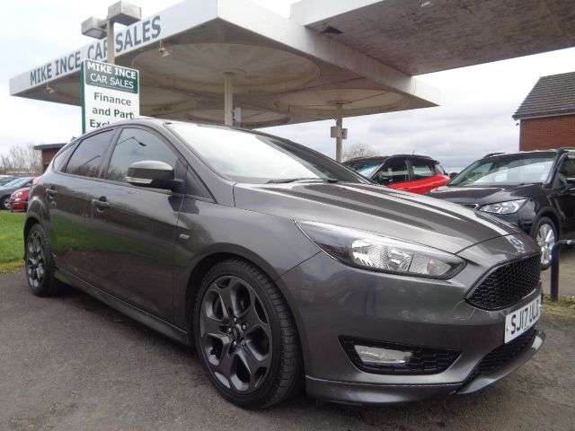 A 2017 FORD FOCUS 1.0T EcoBoost ST-Line Hatchback 5dr Petrol Manual Euro 6 (s/s) (125 ps) A 2017 FORD FOCUS 1.0T EcoBoost ST-Line Hatchback 5dr Petrol Manual Euro 6 (s/s) (125 ps)