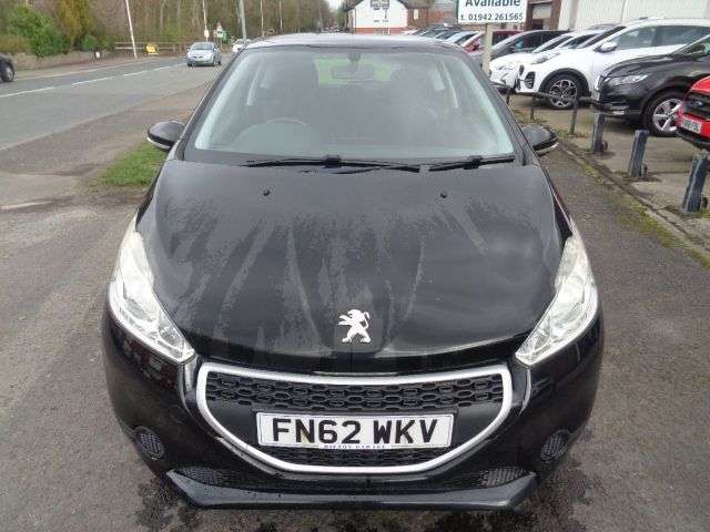 A 2012 PEUGEOT 208 1.4 HDi Access+ Hatchback 3dr Diesel Manual Euro 5 (70 ps) £20 ROAD TAX 12 A 2012 PEUGEOT 208 1.4 HDi Access+ Hatchback 3dr Diesel Manual Euro 5 (70 ps) £20 ROAD TAX 12
