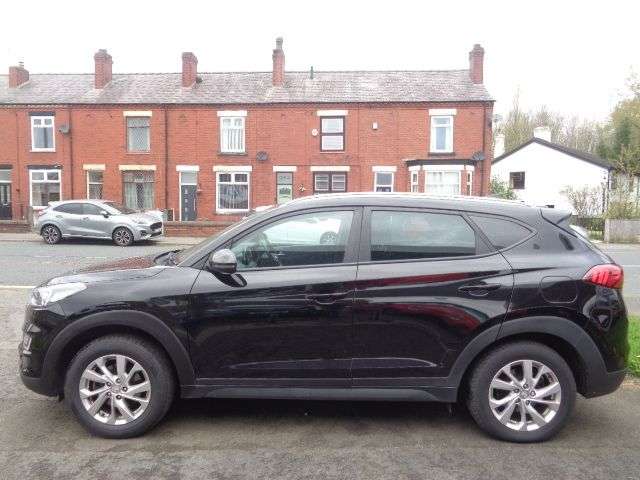 A 2019 HYUNDAI TUCSON 1.6 GDi SE Nav SUV 5dr Petrol Manual Euro 6 (s/s) (132 ps) SAT NAV REVERSE A 2019 HYUNDAI TUCSON 1.6 GDi SE Nav SUV 5dr Petrol Manual Euro 6 (s/s) (132 ps) SAT NAV REVERSE