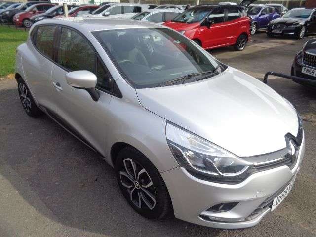 A 2019 RENAULT CLIO 0.9 TCe Play Hatchback 5dr Petrol Manual Euro 6 (s/s) (90 ps) 7 SERVICE STA A 2019 RENAULT CLIO 0.9 TCe Play Hatchback 5dr Petrol Manual Euro 6 (s/s) (90 ps) 7 SERVICE STA