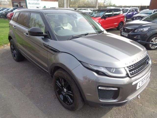 A 2017 LAND ROVER RANGE ROVER EVOQUE 2.0 TD4 SE Tech SUV 5dr Diesel Manual 4WD Euro 6 (s/s) (180 ps) 5 SERVICE S A 2017 LAND ROVER RANGE ROVER EVOQUE 2.0 TD4 SE Tech SUV 5dr Diesel Manual 4WD Euro 6 (s/s) (180 ps) 5 SERVICE S