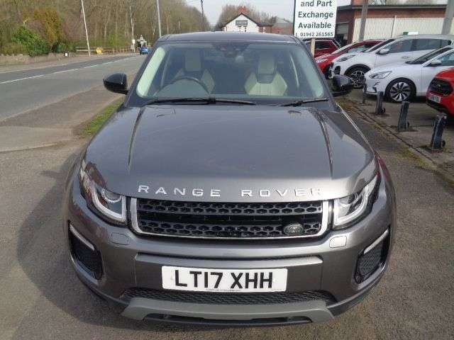 A 2017 LAND ROVER RANGE ROVER EVOQUE 2.0 TD4 SE Tech SUV 5dr Diesel Manual 4WD Euro 6 (s/s) (180 ps) 5 SERVICE S A 2017 LAND ROVER RANGE ROVER EVOQUE 2.0 TD4 SE Tech SUV 5dr Diesel Manual 4WD Euro 6 (s/s) (180 ps) 5 SERVICE S