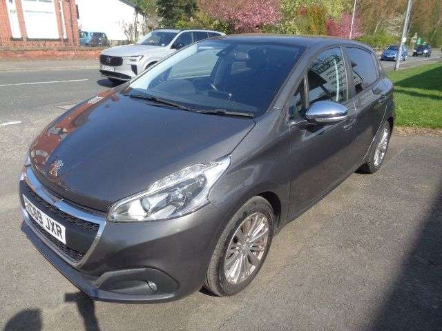 A 2019 PEUGEOT 208 1.2 PureTech Signature Hatchback 5dr Petrol Manual Euro 6 (s/s) (82 ps) 4 S A 2019 PEUGEOT 208 1.2 PureTech Signature Hatchback 5dr Petrol Manual Euro 6 (s/s) (82 ps) 4 S