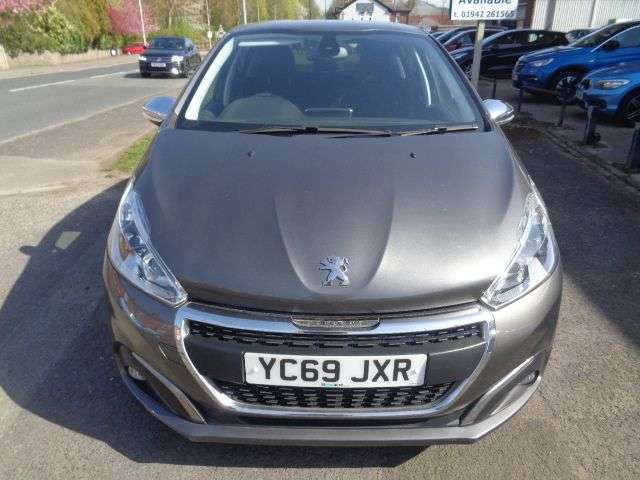 A 2019 PEUGEOT 208 1.2 PureTech Signature Hatchback 5dr Petrol Manual Euro 6 (s/s) (82 ps) 4 S A 2019 PEUGEOT 208 1.2 PureTech Signature Hatchback 5dr Petrol Manual Euro 6 (s/s) (82 ps) 4 S