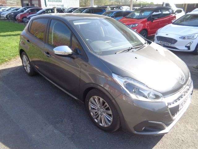 A 2019 PEUGEOT 208 1.2 PureTech Signature Hatchback 5dr Petrol Manual Euro 6 (s/s) (82 ps) 4 S A 2019 PEUGEOT 208 1.2 PureTech Signature Hatchback 5dr Petrol Manual Euro 6 (s/s) (82 ps) 4 S