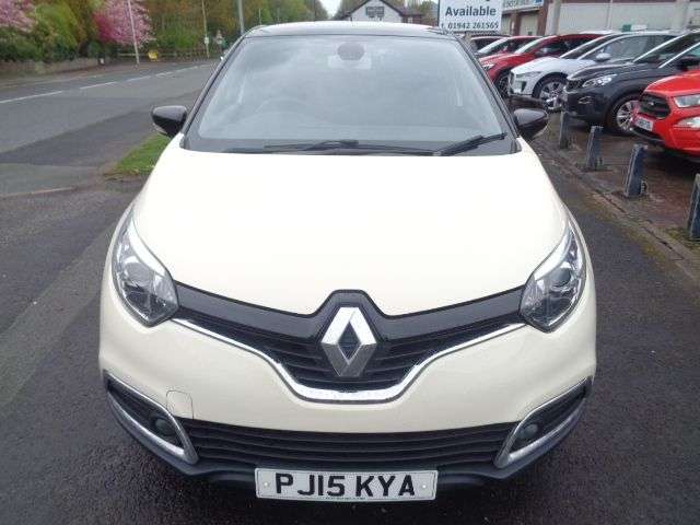 A 2015 RENAULT CAPTUR 0.9 TCe ENERGY Dynamique S MediaNav SUV 5dr Petrol Manual Euro 5 (s/s) (90 A 2015 RENAULT CAPTUR 0.9 TCe ENERGY Dynamique S MediaNav SUV 5dr Petrol Manual Euro 5 (s/s) (90