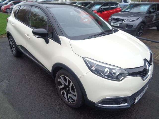 A 2015 RENAULT CAPTUR 0.9 TCe ENERGY Dynamique S MediaNav SUV 5dr Petrol Manual Euro 5 (s/s) (90 A 2015 RENAULT CAPTUR 0.9 TCe ENERGY Dynamique S MediaNav SUV 5dr Petrol Manual Euro 5 (s/s) (90