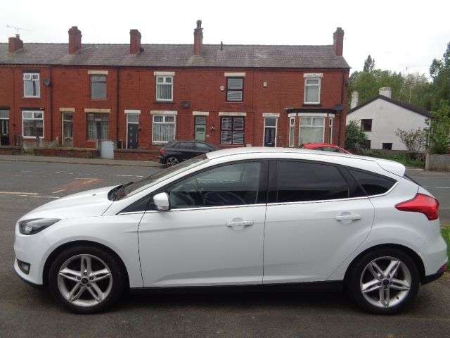A 2016 FORD FOCUS 1.0T EcoBoost Zetec Hatchback 5dr Petrol Manual Euro 6 (s/s) (125 ps) 6 SER A 2016 FORD FOCUS 1.0T EcoBoost Zetec Hatchback 5dr Petrol Manual Euro 6 (s/s) (125 ps) 6 SER