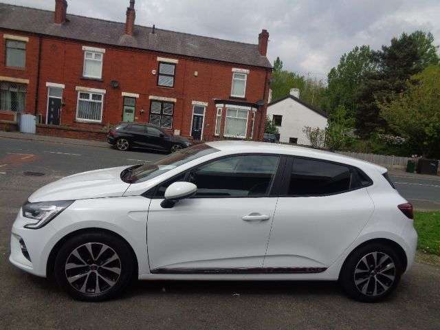 A 2020 RENAULT CLIO 1.0 TCe Iconic Hatchback 5dr Petrol Manual Euro 6 (s/s) (100 ps) NEW SHAPE A 2020 RENAULT CLIO 1.0 TCe Iconic Hatchback 5dr Petrol Manual Euro 6 (s/s) (100 ps) NEW SHAPE