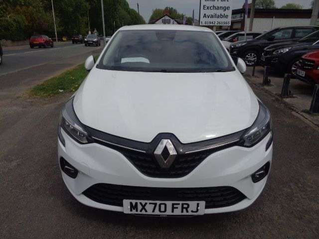 A 2020 RENAULT CLIO 1.0 TCe Iconic Hatchback 5dr Petrol Manual Euro 6 (s/s) (100 ps) NEW SHAPE A 2020 RENAULT CLIO 1.0 TCe Iconic Hatchback 5dr Petrol Manual Euro 6 (s/s) (100 ps) NEW SHAPE