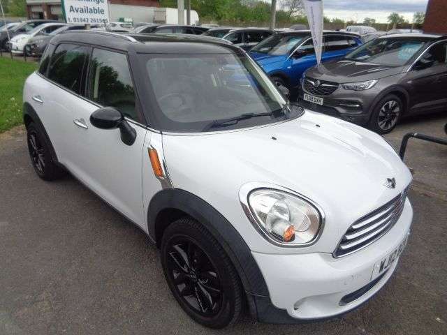 A 2012 MINI COUNTRYMAN 1.6 Cooper SUV 5dr Petrol Manual Euro 5 (s/s) (122 ps) EXCELLENT CONDITION A 2012 MINI COUNTRYMAN 1.6 Cooper SUV 5dr Petrol Manual Euro 5 (s/s) (122 ps) EXCELLENT CONDITION