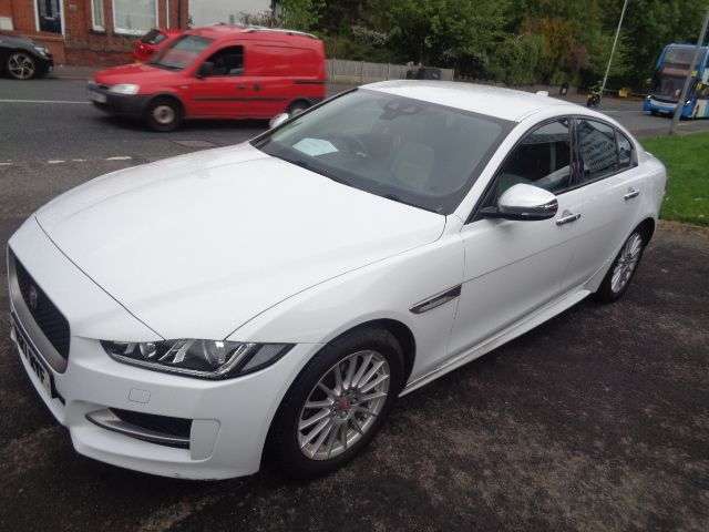A 2017 JAGUAR XE 2.0d R-Sport Saloon 4dr Diesel Manual Euro 6 (s/s) (180 ps) STUNNING CAR 12 A 2017 JAGUAR XE 2.0d R-Sport Saloon 4dr Diesel Manual Euro 6 (s/s) (180 ps) STUNNING CAR 12