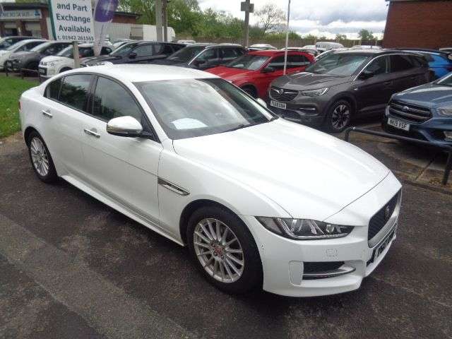 A 2017 JAGUAR XE 2.0d R-Sport Saloon 4dr Diesel Manual Euro 6 (s/s) (180 ps) STUNNING CAR 12 A 2017 JAGUAR XE 2.0d R-Sport Saloon 4dr Diesel Manual Euro 6 (s/s) (180 ps) STUNNING CAR 12