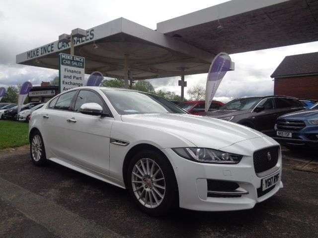 A 2017 JAGUAR XE 2.0d R-Sport Saloon 4dr Diesel Manual Euro 6 (s/s) (180 ps) STUNNING CAR 12 A 2017 JAGUAR XE 2.0d R-Sport Saloon 4dr Diesel Manual Euro 6 (s/s) (180 ps) STUNNING CAR 12