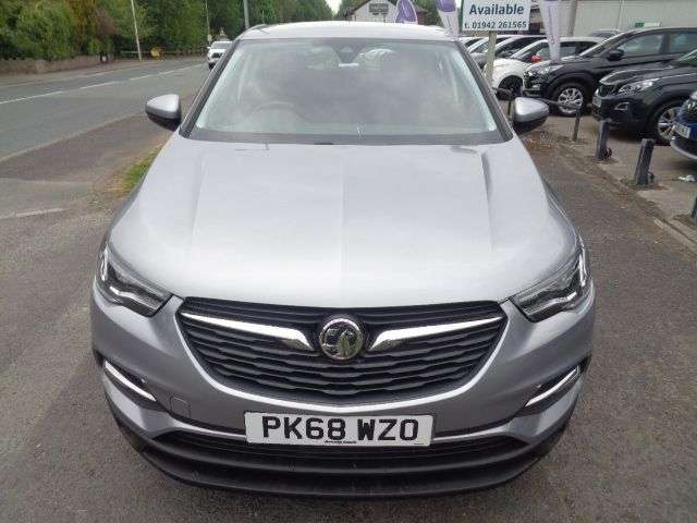 A 2018 VAUXHALL GRANDLAND X 1.2 Turbo GPF SE SUV 5dr Petrol Manual Euro 6 (s/s) (130 ps) 4 SERVICE STAM A 2018 VAUXHALL GRANDLAND X 1.2 Turbo GPF SE SUV 5dr Petrol Manual Euro 6 (s/s) (130 ps) 4 SERVICE STAM