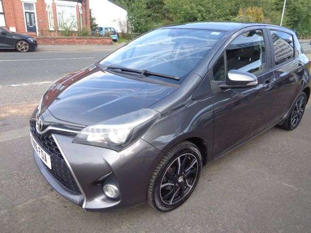 A 2016 TOYOTA YARIS 1.33 Dual VVT-i Design Hatchback 5dr Petrol Manual Euro 6 (99 ps) 8 SERVICE A 2016 TOYOTA YARIS 1.33 Dual VVT-i Design Hatchback 5dr Petrol Manual Euro 6 (99 ps) 8 SERVICE