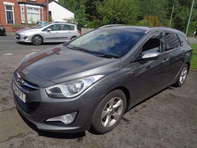A 2014 HYUNDAI I40 1.7 CRDi Blue Drive Style Estate 5dr Diesel Manual Euro 5 (s/s) (115 ps) EX A 2014 HYUNDAI I40 1.7 CRDi Blue Drive Style Estate 5dr Diesel Manual Euro 5 (s/s) (115 ps) EX