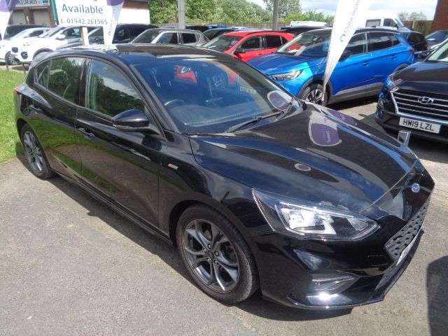 A 2019 FORD FOCUS 1.0T EcoBoost ST-Line Hatchback 5dr Petrol Manual Euro 6 (s/s) (125 ps) STU A 2019 FORD FOCUS 1.0T EcoBoost ST-Line Hatchback 5dr Petrol Manual Euro 6 (s/s) (125 ps) STU