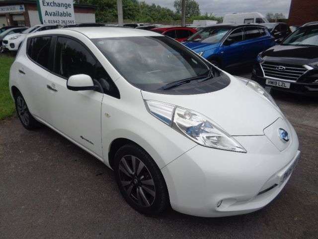 A 2015 NISSAN LEAF 24kWh Tekna Hatchback 5dr Electric Auto (107 bhp) STUNNING CAR 12 MONTHS MO A 2015 NISSAN LEAF 24kWh Tekna Hatchback 5dr Electric Auto (107 bhp) STUNNING CAR 12 MONTHS MO