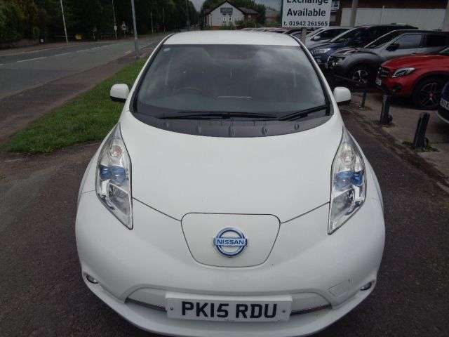 A 2015 NISSAN LEAF 24kWh Tekna Hatchback 5dr Electric Auto (107 bhp) STUNNING CAR 12 MONTHS MO A 2015 NISSAN LEAF 24kWh Tekna Hatchback 5dr Electric Auto (107 bhp) STUNNING CAR 12 MONTHS MO