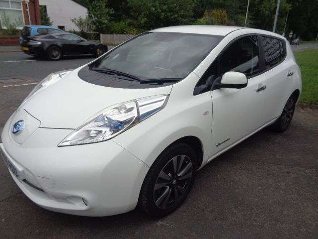 A 2015 NISSAN LEAF 24kWh Tekna Hatchback 5dr Electric Auto (107 bhp) STUNNING CAR 12 MONTHS MO A 2015 NISSAN LEAF 24kWh Tekna Hatchback 5dr Electric Auto (107 bhp) STUNNING CAR 12 MONTHS MO