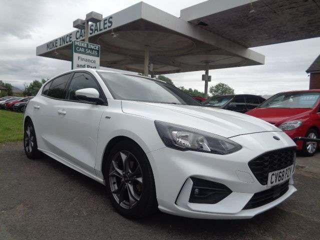 A 2018 FORD FOCUS 1.0T EcoBoost ST-Line Hatchback 5dr Petrol Manual Euro 6 (s/s) (125 ps) STU A 2018 FORD FOCUS 1.0T EcoBoost ST-Line Hatchback 5dr Petrol Manual Euro 6 (s/s) (125 ps) STU