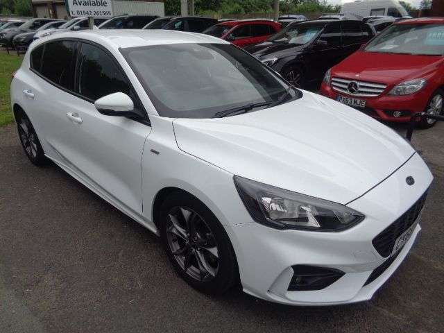 A 2018 FORD FOCUS 1.0T EcoBoost ST-Line Hatchback 5dr Petrol Manual Euro 6 (s/s) (125 ps) STU A 2018 FORD FOCUS 1.0T EcoBoost ST-Line Hatchback 5dr Petrol Manual Euro 6 (s/s) (125 ps) STU