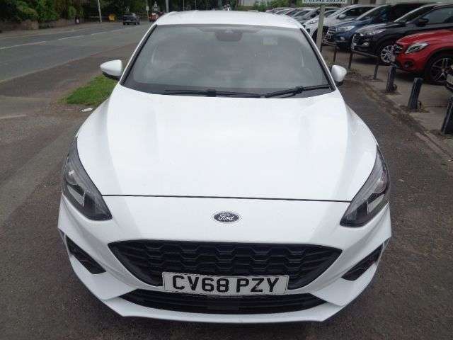 A 2018 FORD FOCUS 1.0T EcoBoost ST-Line Hatchback 5dr Petrol Manual Euro 6 (s/s) (125 ps) STU A 2018 FORD FOCUS 1.0T EcoBoost ST-Line Hatchback 5dr Petrol Manual Euro 6 (s/s) (125 ps) STU