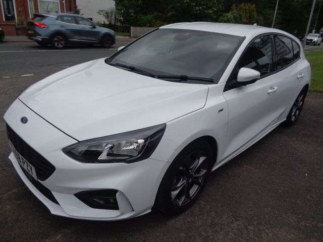 A 2018 FORD FOCUS 1.0T EcoBoost ST-Line Hatchback 5dr Petrol Manual Euro 6 (s/s) (125 ps) STU A 2018 FORD FOCUS 1.0T EcoBoost ST-Line Hatchback 5dr Petrol Manual Euro 6 (s/s) (125 ps) STU