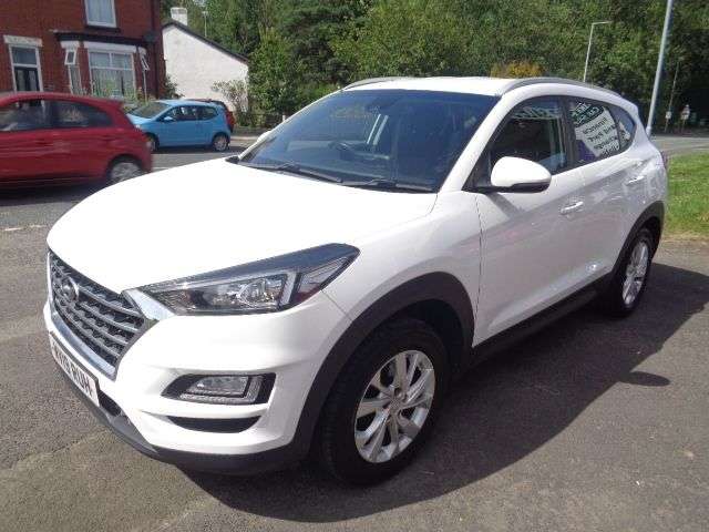 A 2019 HYUNDAI TUCSON 1.6 GDi SE Nav SUV 5dr Petrol Manual Euro 6 (s/s) (132 ps) 4 SERVICE STAMPS A 2019 HYUNDAI TUCSON 1.6 GDi SE Nav SUV 5dr Petrol Manual Euro 6 (s/s) (132 ps) 4 SERVICE STAMPS