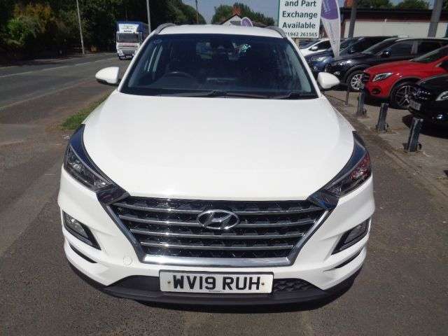 A 2019 HYUNDAI TUCSON 1.6 GDi SE Nav SUV 5dr Petrol Manual Euro 6 (s/s) (132 ps) 4 SERVICE STAMPS A 2019 HYUNDAI TUCSON 1.6 GDi SE Nav SUV 5dr Petrol Manual Euro 6 (s/s) (132 ps) 4 SERVICE STAMPS