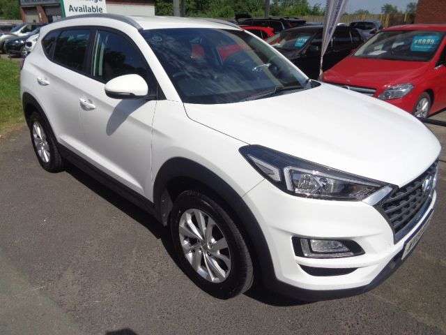 A 2019 HYUNDAI TUCSON 1.6 GDi SE Nav SUV 5dr Petrol Manual Euro 6 (s/s) (132 ps) 4 SERVICE STAMPS A 2019 HYUNDAI TUCSON 1.6 GDi SE Nav SUV 5dr Petrol Manual Euro 6 (s/s) (132 ps) 4 SERVICE STAMPS