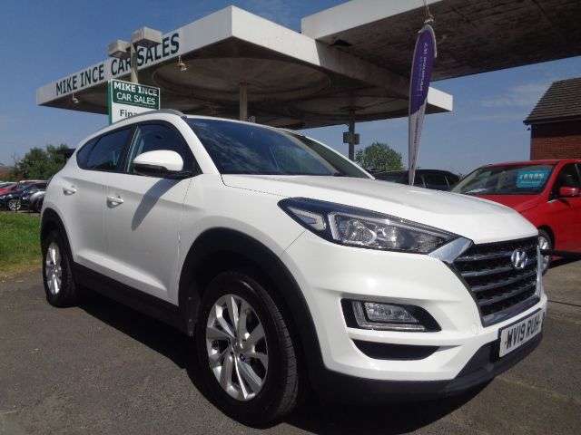 A 2019 HYUNDAI TUCSON 1.6 GDi SE Nav SUV 5dr Petrol Manual Euro 6 (s/s) (132 ps) 4 SERVICE STAMPS A 2019 HYUNDAI TUCSON 1.6 GDi SE Nav SUV 5dr Petrol Manual Euro 6 (s/s) (132 ps) 4 SERVICE STAMPS