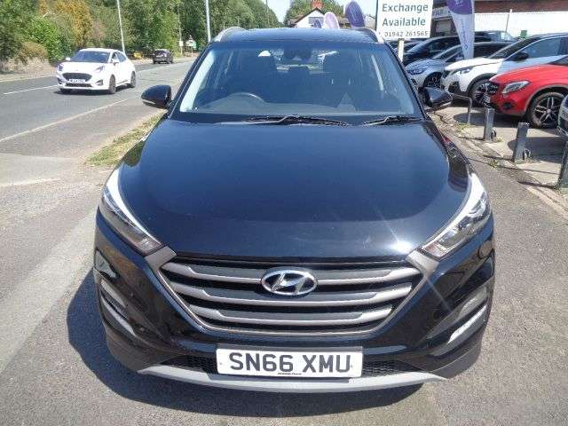 A 2016 HYUNDAI TUCSON 1.6 GDi Blue Drive SE Nav SUV 5dr Petrol Manual Euro 6 (s/s) (132 ps) 10 SE A 2016 HYUNDAI TUCSON 1.6 GDi Blue Drive SE Nav SUV 5dr Petrol Manual Euro 6 (s/s) (132 ps) 10 SE
