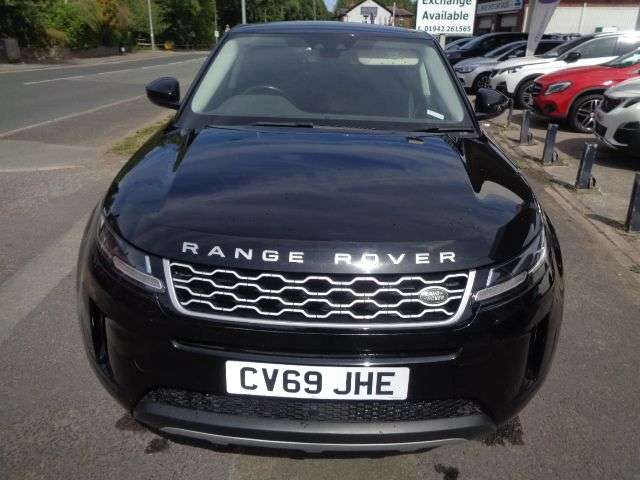 A 2019 LAND ROVER RANGE ROVER EVOQUE 2.0 D150 SUV 5dr Diesel Manual FWD Euro 6 (s/s) (150 ps) NEW SHAPE STUNNING A 2019 LAND ROVER RANGE ROVER EVOQUE 2.0 D150 SUV 5dr Diesel Manual FWD Euro 6 (s/s) (150 ps) NEW SHAPE STUNNING
