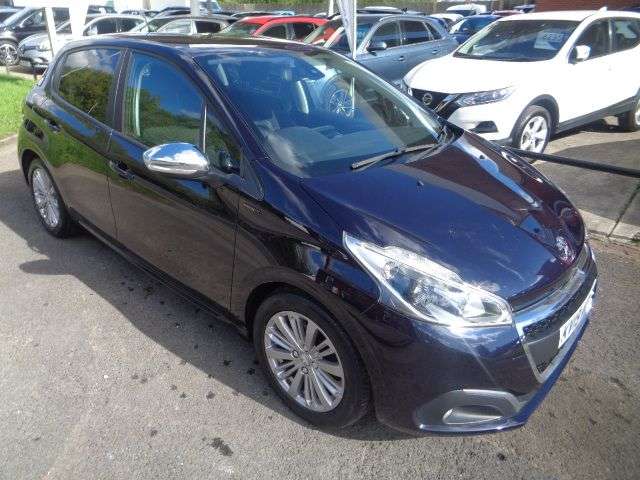 A 2019 PEUGEOT 208 1.2 PureTech Signature Hatchback 5dr Petrol Manual Euro 6 (s/s) (82 ps) APP A 2019 PEUGEOT 208 1.2 PureTech Signature Hatchback 5dr Petrol Manual Euro 6 (s/s) (82 ps) APP