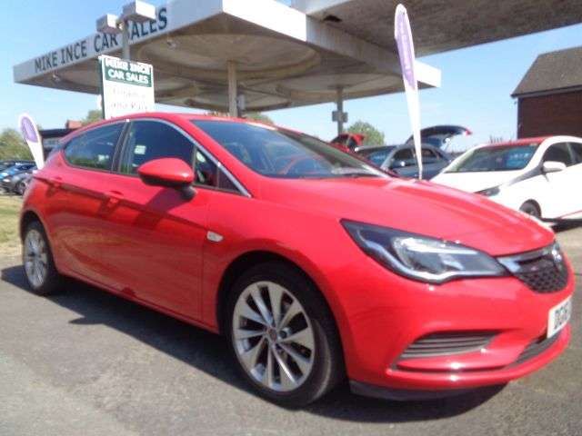 A 2016 VAUXHALL ASTRA 1.4i Energy Hatchback 5dr Petrol Manual Euro 6 (100 ps) 10 SERVICE STAMPS 1 A 2016 VAUXHALL ASTRA 1.4i Energy Hatchback 5dr Petrol Manual Euro 6 (100 ps) 10 SERVICE STAMPS 1
