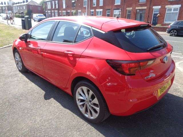A 2016 VAUXHALL ASTRA 1.4i Energy Hatchback 5dr Petrol Manual Euro 6 (100 ps) 10 SERVICE STAMPS 1 A 2016 VAUXHALL ASTRA 1.4i Energy Hatchback 5dr Petrol Manual Euro 6 (100 ps) 10 SERVICE STAMPS 1