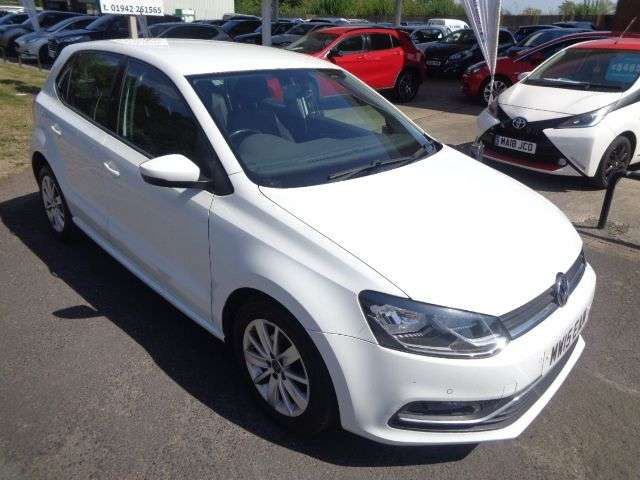 A 2015 VOLKSWAGEN POLO 1.2 TSI BlueMotion Tech SE Hatchback 5dr Petrol Manual Euro 6 (s/s) (90 ps) A 2015 VOLKSWAGEN POLO 1.2 TSI BlueMotion Tech SE Hatchback 5dr Petrol Manual Euro 6 (s/s) (90 ps)