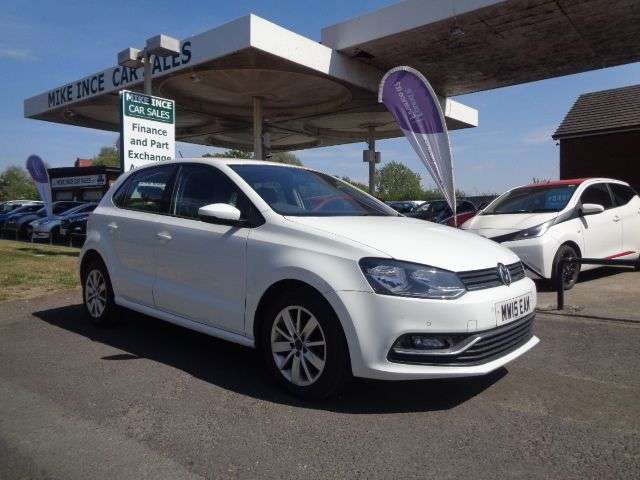A 2015 VOLKSWAGEN POLO 1.2 TSI BlueMotion Tech SE Hatchback 5dr Petrol Manual Euro 6 (s/s) (90 ps) A 2015 VOLKSWAGEN POLO 1.2 TSI BlueMotion Tech SE Hatchback 5dr Petrol Manual Euro 6 (s/s) (90 ps)