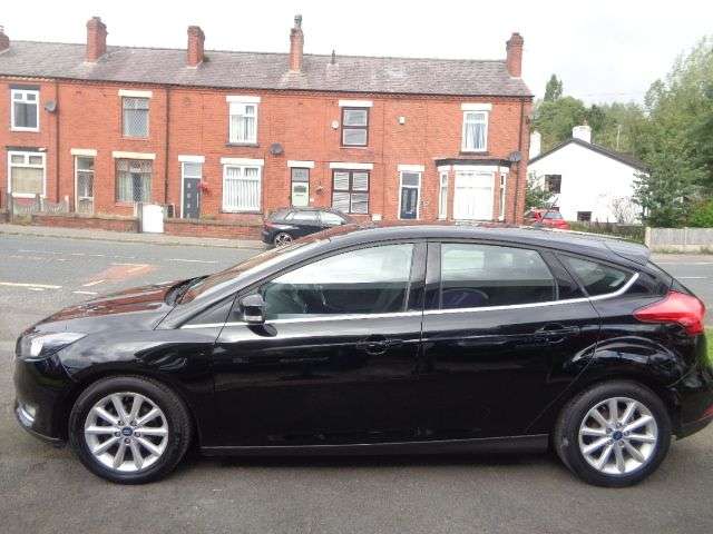 A 2018 FORD FOCUS 1.0T EcoBoost Titanium Hatchback 5dr Petrol Manual Euro 6 (s/s) (100 ps) A 2018 FORD FOCUS 1.0T EcoBoost Titanium Hatchback 5dr Petrol Manual Euro 6 (s/s) (100 ps)