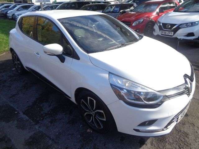 A 2017 RENAULT CLIO 0.9 TCe Dynamique Nav Hatchback 5dr Petrol Manual Euro 6 (s/s) (90 ps) SERV A 2017 RENAULT CLIO 0.9 TCe Dynamique Nav Hatchback 5dr Petrol Manual Euro 6 (s/s) (90 ps) SERV