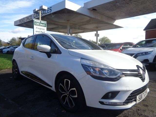 A 2017 RENAULT CLIO 0.9 TCe Dynamique Nav Hatchback 5dr Petrol Manual Euro 6 (s/s) (90 ps) SERV A 2017 RENAULT CLIO 0.9 TCe Dynamique Nav Hatchback 5dr Petrol Manual Euro 6 (s/s) (90 ps) SERV
