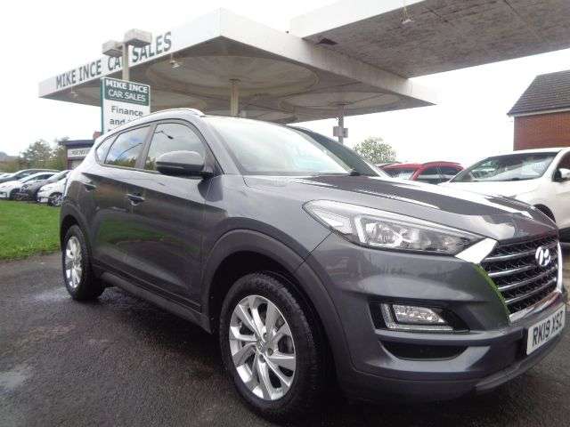 A 2019 HYUNDAI TUCSON 1.6 GDi SE Nav SUV 5dr Petrol Manual Euro 6 (s/s) (132 ps) 4 SERVICE STAMPS A 2019 HYUNDAI TUCSON 1.6 GDi SE Nav SUV 5dr Petrol Manual Euro 6 (s/s) (132 ps) 4 SERVICE STAMPS