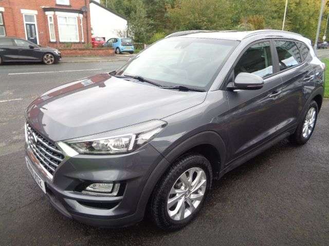 A 2019 HYUNDAI TUCSON 1.6 GDi SE Nav SUV 5dr Petrol Manual Euro 6 (s/s) (132 ps) 4 SERVICE STAMPS A 2019 HYUNDAI TUCSON 1.6 GDi SE Nav SUV 5dr Petrol Manual Euro 6 (s/s) (132 ps) 4 SERVICE STAMPS