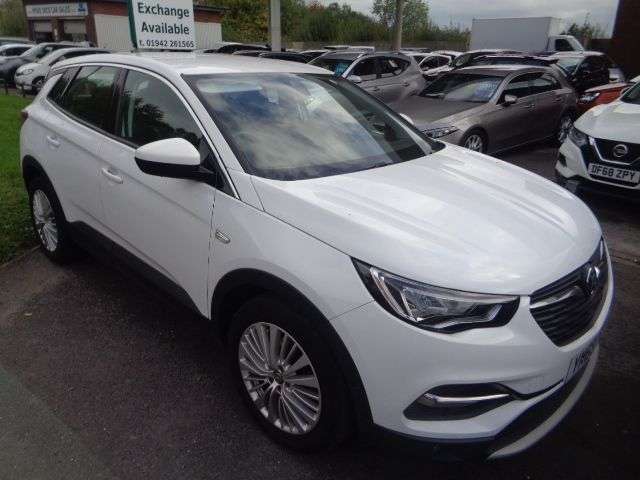 A 2020 VAUXHALL GRANDLAND X 1.2 Turbo Business Edition Nav SUV 5dr Petrol Auto Euro 6 (s/s) (130 ps) 4 A 2020 VAUXHALL GRANDLAND X 1.2 Turbo Business Edition Nav SUV 5dr Petrol Auto Euro 6 (s/s) (130 ps) 4